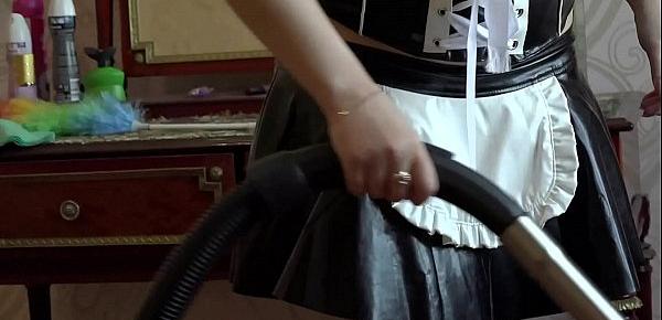  A maid vacuum cleaner and masturbates her ass